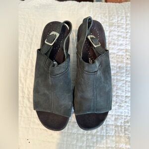 Hush puppies black sandals